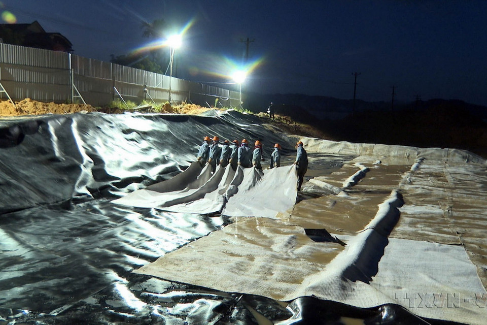 Dự án xử lý đất nhiễm chất độc dioxin tại sân bay A So, huyện A Lưới, tỉnh Thừa Thiên-Huế, triển khai trong giai đoạn 2020-2022, đang được Bộ Tư lệnh Hóa học đẩy nhanh tiến độ thực hiện, phấn đấu hoàn thành theo kế hoạch đề ra. (Ảnh: TTXVN phát)