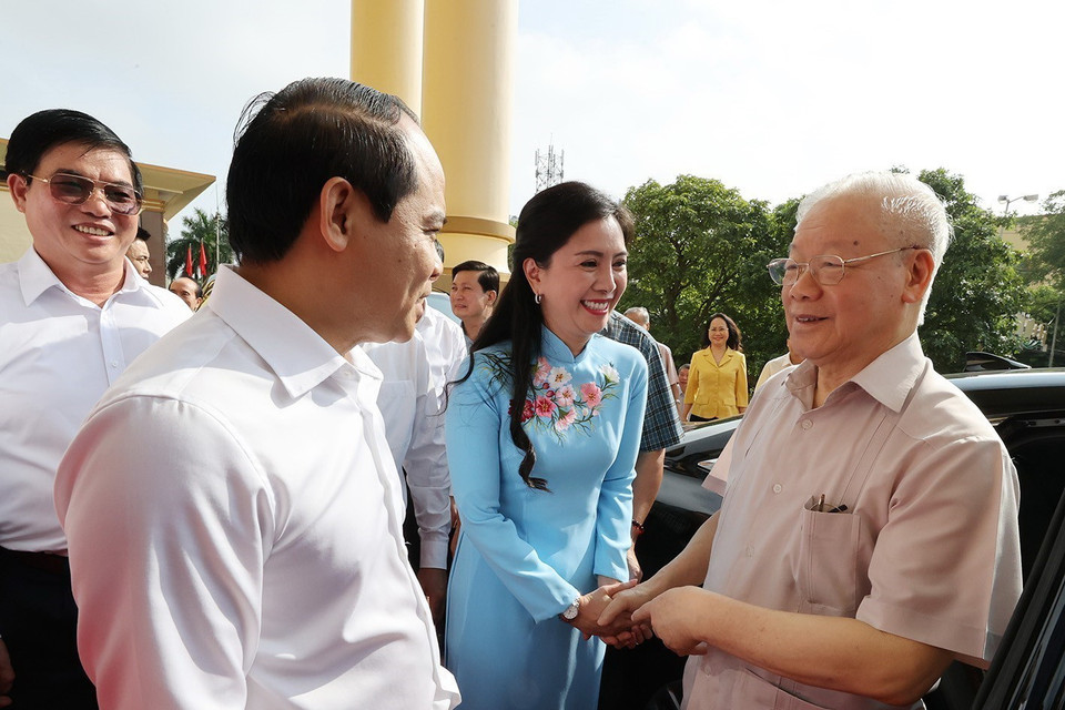 Tổng Bí thư Nguyễn Phú Trọng với Ban Thường vụ và lãnh đạo tỉnh Lạng Sơn. (Ảnh: Trí Dũng/TTXVN)