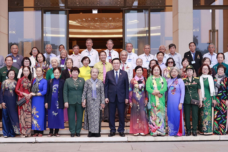 Chủ tịch Quốc hội Vương Đình Huệ và đại biểu. (Ảnh: Doãn Tấn/TTXVN)