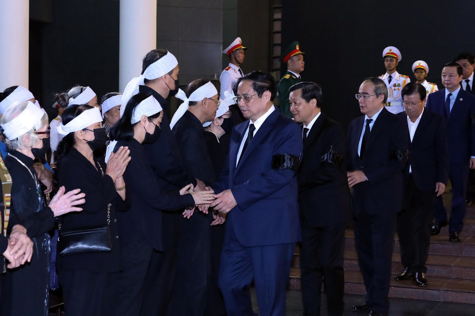 Thủ tướng Chính phủ Phạm Minh Chính chia buồn cùng gia đình ông Nguyễn Khánh. (Ảnh: An Đăng/TTXVN)