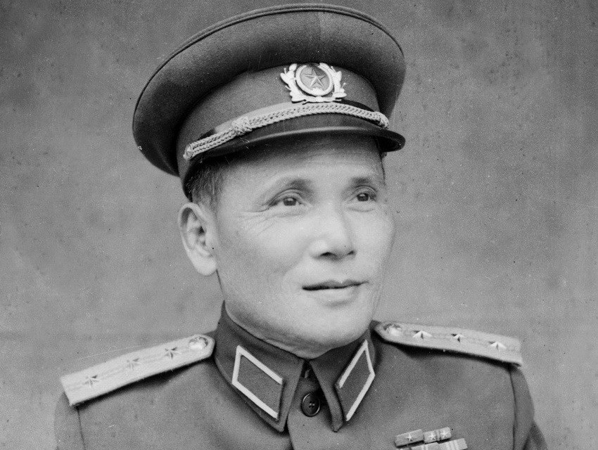 Đại tướng Chu Huy Mân, Ủy viên Bộ Chính trị khóa IV, sinh ngày 17/3/1913 trong một gia đình nông dân nghèo tại xã Yên Lưu, tổng Yên Trường, phủ Hưng Nguyên, nay là xã Hưng Hòa, thành phố Vinh, tỉnh Nghệ An. (Ảnh: TTXVN)