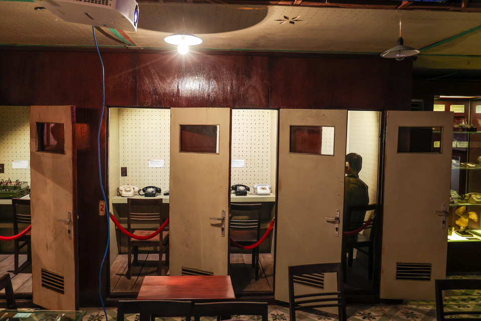 Phòng kíp trực có nhiệm vụ tổng hợp tình hình mỗi ngày, mỗi tuần báo cáo Bộ trưởng Bộ Quốc phòng và Tổng Tham mưu trưởng trong cuộc họp giao ban mỗi sáng; Thông báo diễn biến chiến sự cho lãnh đạo Đảng, Nhà nước, và Chủ tịch Hồ Chủ tịch; đề xuất với Bộ Tổng Tham mưu các phương án tác chiến. (Ảnh: Minh Sơn/Vietnam+)