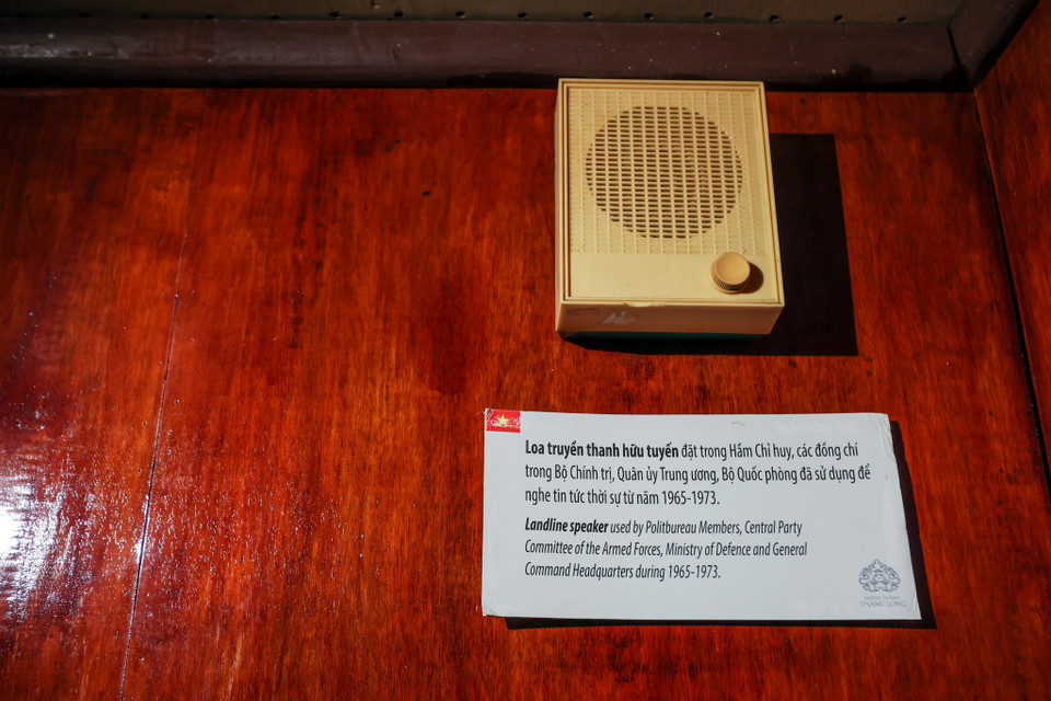 Loa truyền thanh hữu tuyến được đặt trong hầm chỉ huy để các đồng chí trong Bộ Chính trị, Quận ủy Trung ương, Bộ Quốc phòng, Bộ Tổng Tham mưu sử dụng để nghe tin tức thời sự từ năm 1965 đến năm 1973. (Ảnh: Minh Sơn/Vietnam+)