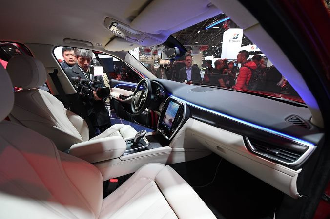 Nội thất màu kem sang trọng với hệ thống 9 loa và điều hòa hai chiều tiêu chuẩn. (Ảnh: CTV)