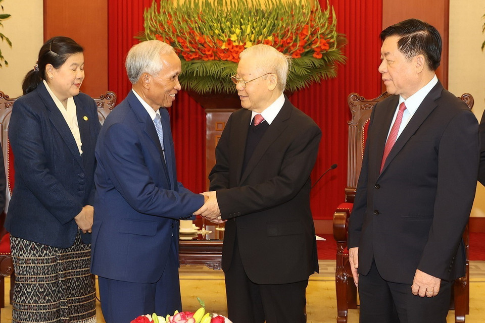 Chiều 13/12, tại Trụ sở Trung ương Đảng, Tổng Bí thư Nguyễn Phú Trọng tiếp ông Khamphan Pheuyavong, Bí thư Trung ương Đảng, Trưởng ban Tuyên huấn, Chủ tịch Hội đồng Lý luận Trung ương Đảng Nhân dân Cách mạng Lào. (Ảnh Trí Dũng/TTXVN)