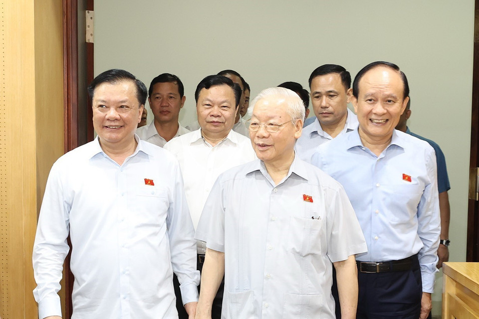 Tổng Bí thư Nguyễn Phú Trọng đến dự hội nghị tiếp xúc cử tri tại trụ sở quận Đống Đa. (Ảnh: Trí Dũng/TTXVN)