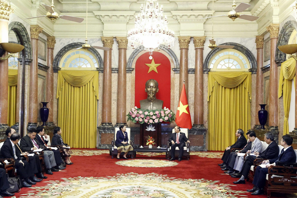 Chủ tịch nước Nguyễn Xuân Phúc tiếp Trưởng Ban Tổ chức TW Đảng NDCM Lào Sisay Leudetmounsone. (Ảnh: Thống Nhất/TTXVN)