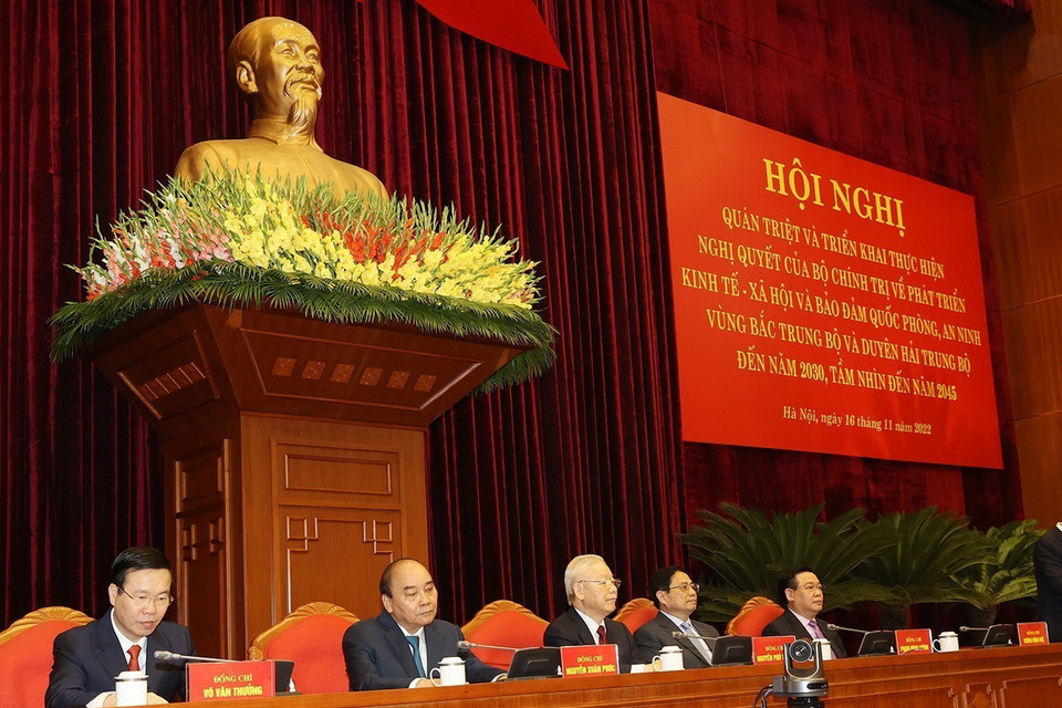  Tổng Bí thư Nguyễn Phú Trọng, Chủ tịch nước Nguyễn Xuân Phúc, Thủ tướng Phạm Minh Chính, Chủ tịch Quốc hội Vương Đình Huệ và Thường trực Ban Bí thư Võ Văn Thưởng chủ trì hội nghị. (Ảnh: Trí Dũng/TTXVN)