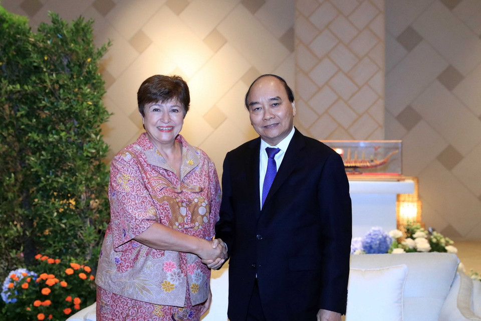 Chủ tịch nước Nguyễn Xuân Phúc và Tổng giám đốc Quỹ Tiền tệ Quốc tế (IMF) Kristalina Georgieva. (Ảnh: Thống Nhất/TTXVN)