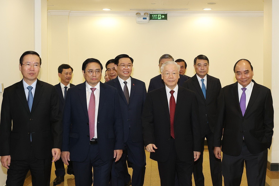  Tổng Bí thư Nguyễn Phú Trọng và các đồng chí lãnh đạo Đảng, Nhà nước cùng các đại biểu dự bế mạc Hội nghị. (Ảnh: Trí Dũng/TTXVN)