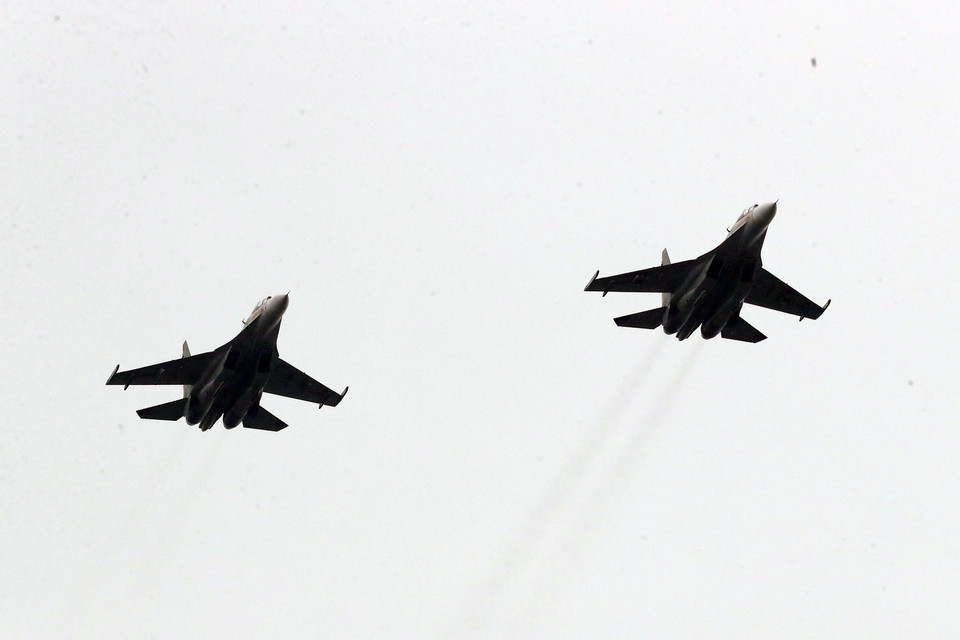 Tốp máy bay Su30 trình diễn trên không phục vụ Triển lãm Quốc phòng quốc tế 2022. (Ảnh: Trọng Đức/TTXVN)