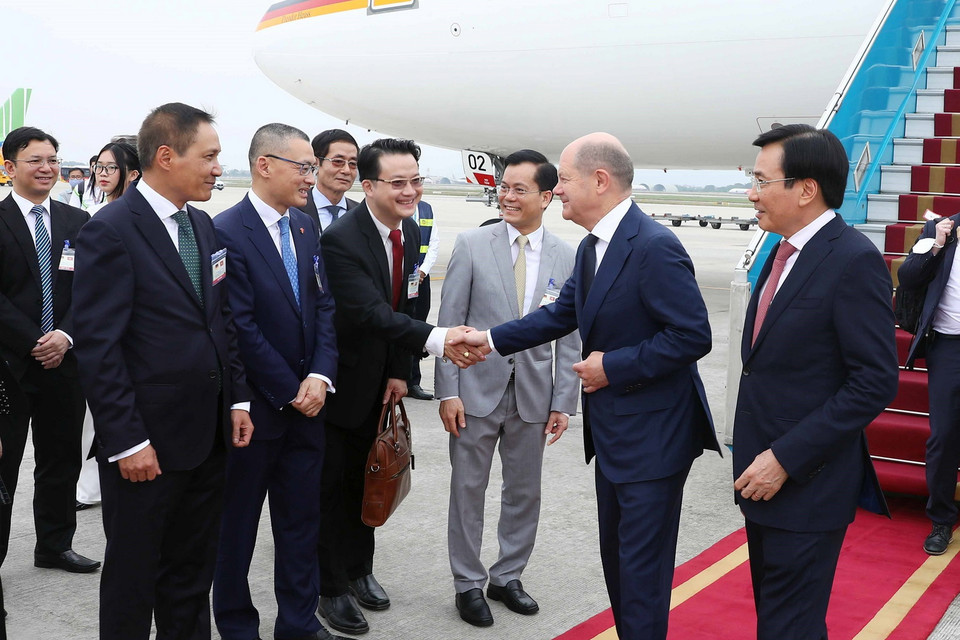 Lễ đón Thủ tướng Cộng hòa Liên bang Đức Olaf Scholz tại sân bay Quốc tế Nội Bài, Hà Nội. (Ảnh: Phạm Kiên/TTXVN)