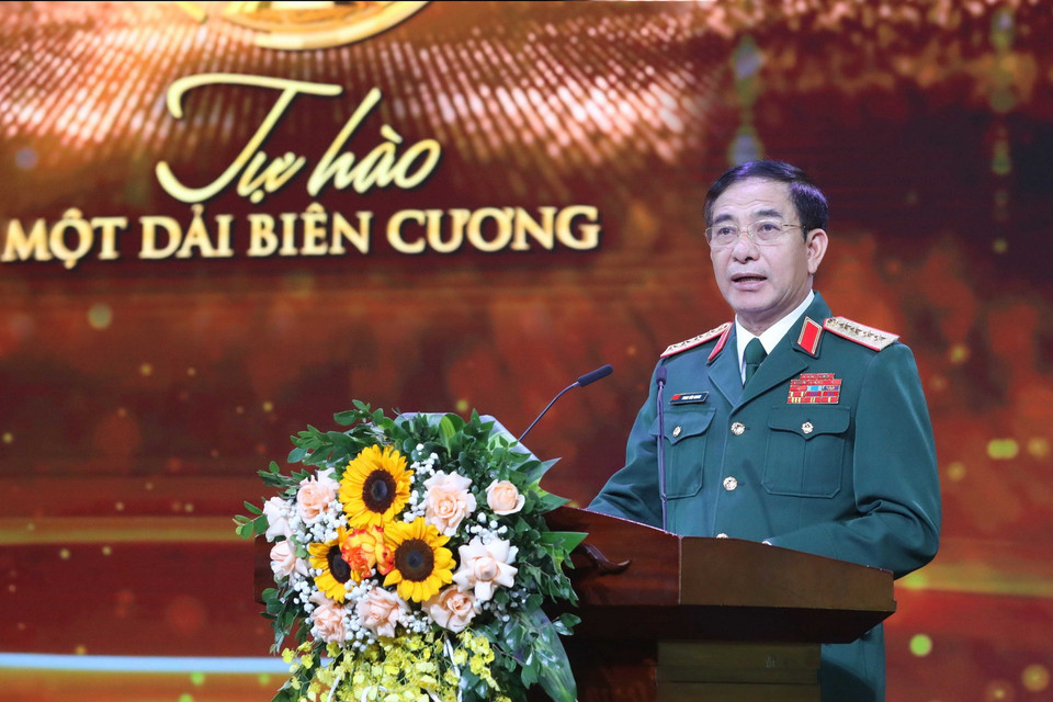 Đại tướng Phan Văn Giang, Ủy viên Bộ Chính trị, Bộ trưởng Bộ Quốc phòng phát biểu tại Lễ trao giải ảnh. (Ảnh: Phương Hoa/TTXVN)