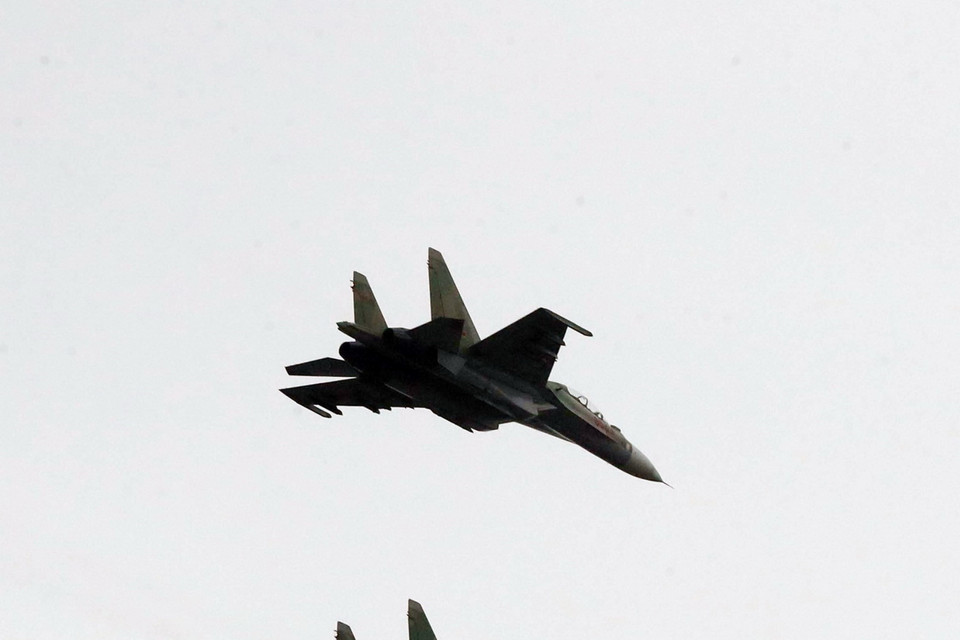 Tốp máy bay Su30 trình diễn trên không phục vụ Triển lãm Quốc phòng quốc tế 2022. (Ảnh: Trọng Đức/TTXVN)