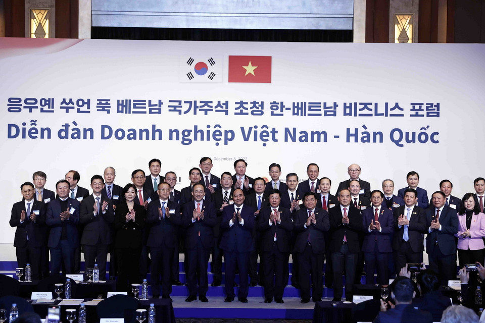 Chủ tịch nước Nguyễn Xuân Phúc với các đại biểu tham dự diễn đàn. (Ảnh: Thống Nhất/TTXVN)