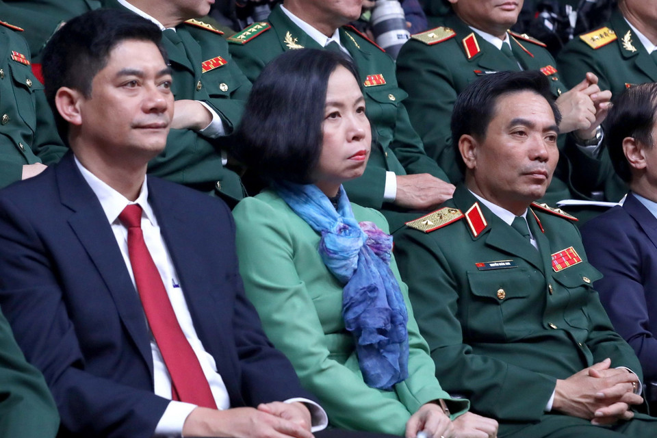 Tổng giám đốc TTXVN Vũ Việt Trang (giữa) cùng các đại biểu dự Lễ trao giải. (Ảnh: Phương Hoa/TTXVN)