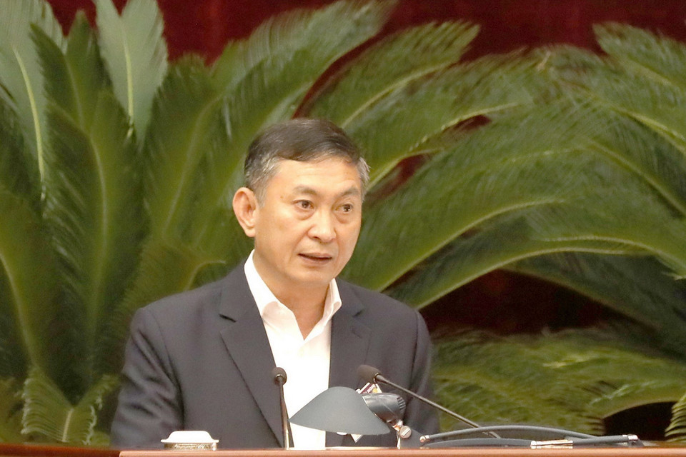 Ông Lê Khánh Toàn, Phó Chánh Văn phòng Trung ương trình bày báo cáo tại hội nghị. (Ảnh: Phương Hoa/TTXVN)