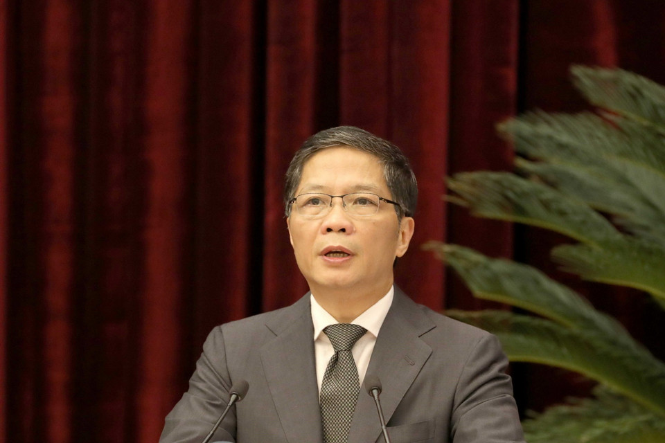 Ông Trần Tuấn Anh, Ủy viên Bộ Chính trị, Trưởng Ban Kinh tế Trung ương trình bày báo cáo tại hội nghị. (Ảnh: Phương Hoa/TTXVN)