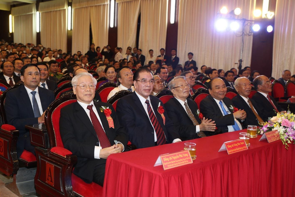 Tổng Bí thư, Chủ tịch nước Nguyễn Phú Trọng, Thủ tướng Nguyễn Xuân Phúc và các nguyên lãnh đạo Đảng, Nhà nước dự Lễ kỷ niệm. (Ảnh: Trí Dũng/TTXVN)