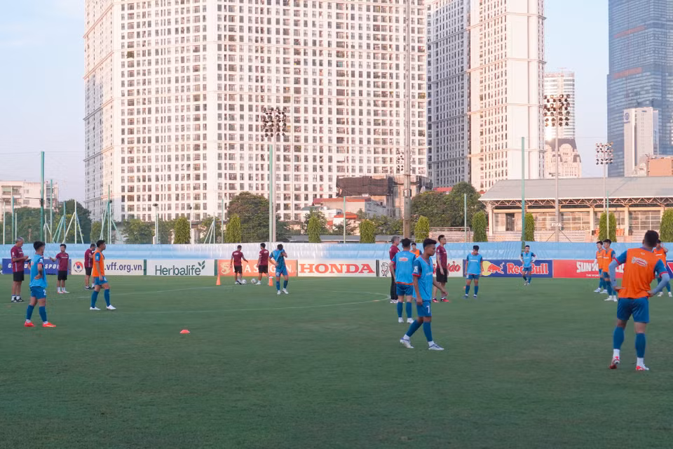 Theo kế hoạch, các trận đấu của Đội tuyển U23 Việt Nam tại Vòng loại Bảng C - Giải Bóng đá U23 Châu Á năm 2024 đều diễn ra vào khung giờ 19 giờ với các đối thủ lần lượt là U23 Guam (ngày 6/9), U23 Yemen (ngày 9/9) và U23 Singapore (ngày 12/9). (Ảnh: Việt Anh/Vietnam+)