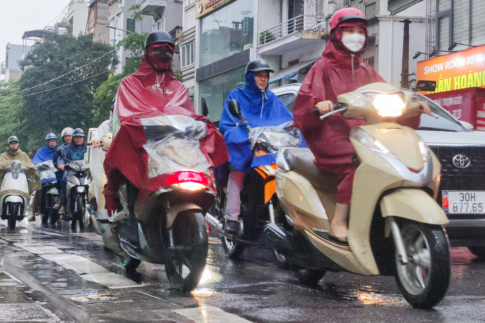 Các phương tiện nhích từng mét trong khoảng 17 giờ chiều 31/7. (Ảnh: Hoài Nam/Vietnam+)