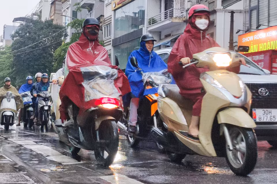 Các phương tiện nhích từng mét trong khoảng 17 giờ chiều 31/7. (Ảnh: Hoài Nam/Vietnam+)