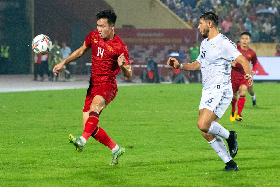 Ở trận đấu này, tiền vệ Hoàng Đức thi đấu ở vị trí mũi nhọn trên hàng công của Đội tuyển Việt Nam. (Ảnh: Hoài Nam/Vietnam+)