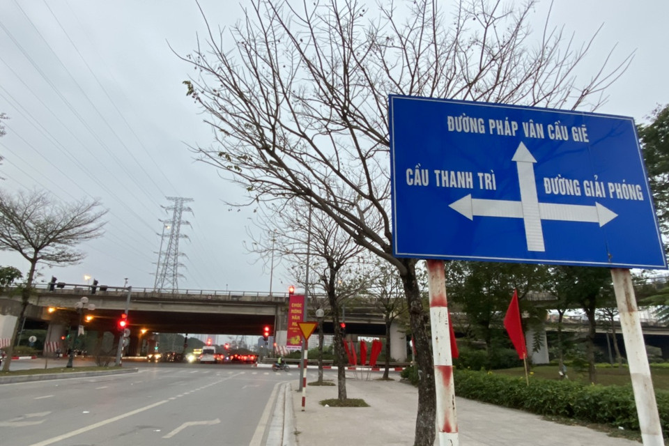 Thời điểm 17 giờ 30 phút, tại nút giao Pháp Vân-Cầu Giẽ hướng ra cầu Thanh Trì-Giải Phóng không ghi nhận tình trạng ùn tắc. (Ảnh: PV/Vietnam+)