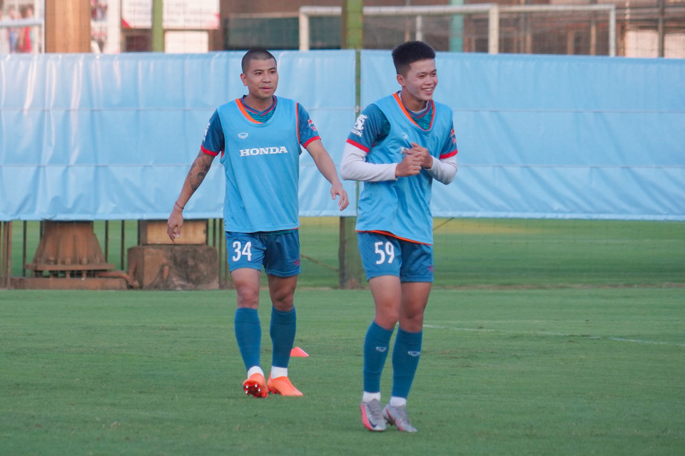 Tiền đạo Đinh Thanh Bình (trái) được triệu tập lên Đội tuyển Quốc gia sau màn trình diễn ấn tượng trong màu áo Hoàng Anh Gia Lai. (Ảnh: Việt Anh/Vietnam+)