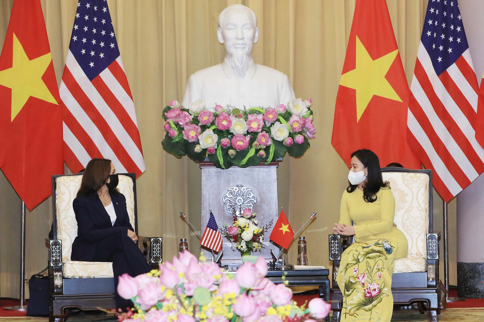 Phó Chủ tịch nước Võ Thị Ánh Xuân tiếp Phó Tổng thống Hoa Kỳ Kamala Harris. (Ảnh: Trọng Đức/TTXVN)