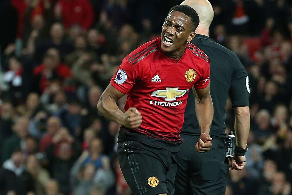 ...gỡ hòa 2-2 cho Manchester United.