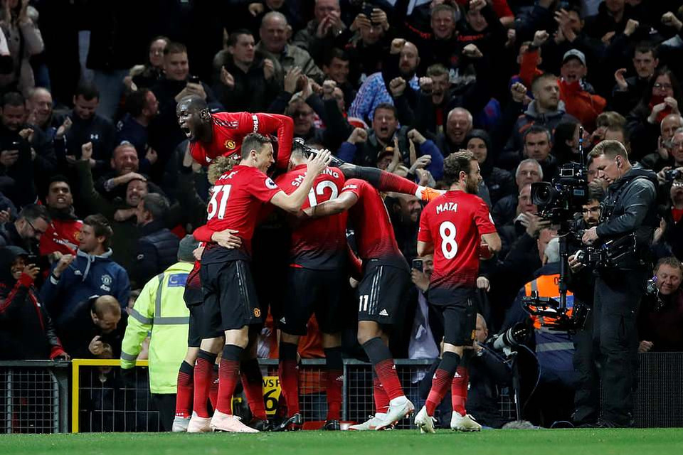 ...mang chiến thắng siêu kịch tính 3-2 về cho Manchester United.