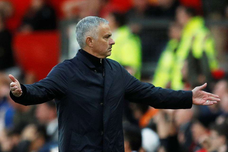 Mourinho ngỡ ngàng với những gì diễn ra và có lẽ ông cũng không để ý rằng đây là lần đầu tiên trong lịch sử M.U để thua 2 bàn nhanh đến vậy trên sân nhà.