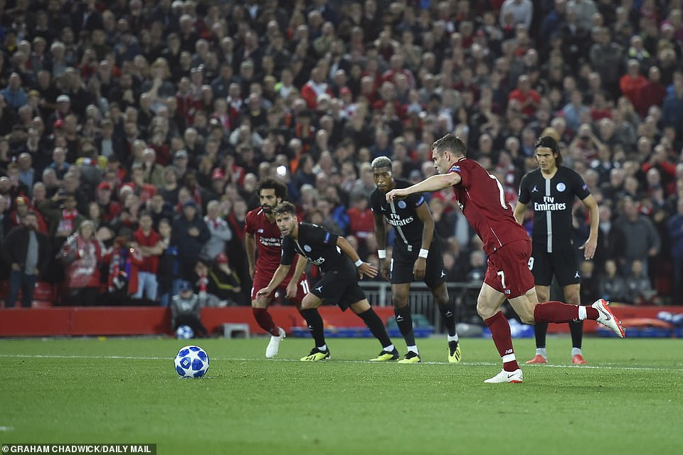 6 phút sau, James Milner nhân đôi cách biệt cho đội chủ sân Anfield...