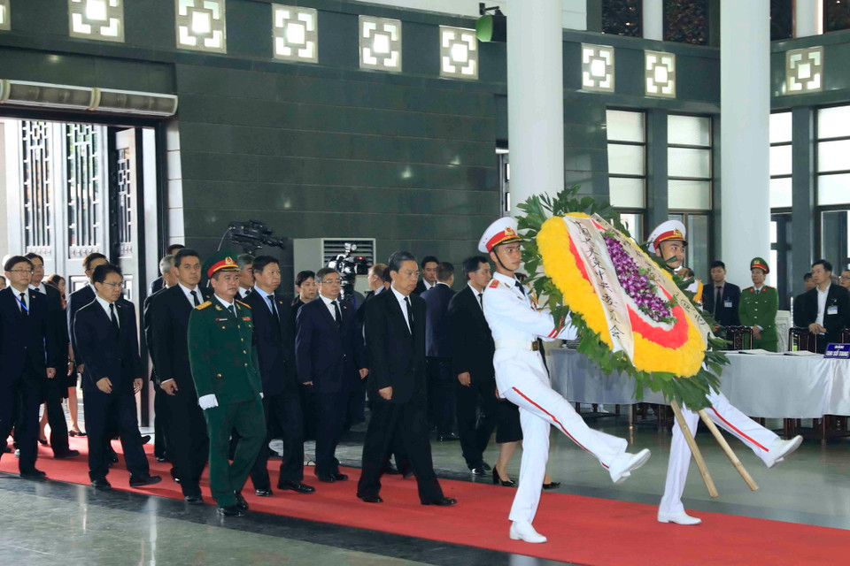 Đoàn nước Cộng hòa nhân dân Trung Hoa, do đồng chí Triệu Lạc Tế, Ủy viên Thường vụ Bộ Chính trị, Bí thư Ủy ban Kiểm tra Kỷ luật Trung ương Đảng Cộng sản Trung Quốc dẫn đầu, viếng Chủ tịch nước Trần Đại Quang. (Ảnh: TTXVN)