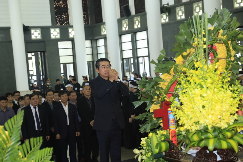 Đoàn Ban Nội chính Trung ương, do đồng chí Võ Văn Dũng, Ủy viên Trung ương Đảng, Phó Trưởng ban Thường trực Ban Nội chính Trung ương làm Trưởng đoàn, viếng Chủ tịch nước Trần Đại Quang. (Ảnh: Nhan Sáng/TTXVN)