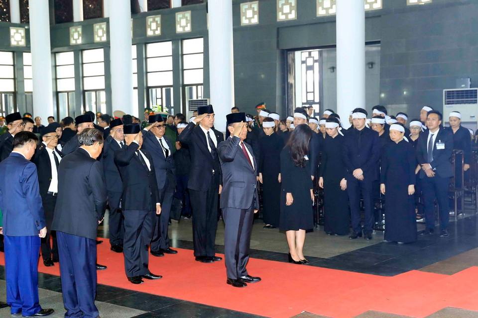 Đoàn Cộng hòa Indonesia, do Bộ trưởng Điều phối Chính trị, Luật pháp và An ninh Wiranto làm trưởng đoàn, viếng Chủ tịch nước Trần Đại Quang. (Ảnh: TTXVN)