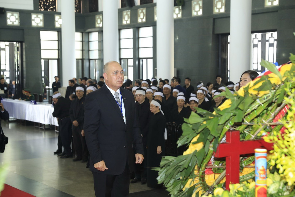 Đoàn Cộng hòa Cuba, do đồng chí Roberto Morales Ojeda, Ủy viên Bộ Chính trị, Phó Chủ tịch Hội đồng Nhà nước, Phó Chủ tịch Hội đồng Bộ trưởng làm trưởng đoàn, viếng Chủ tịch nước Trần Đại Quang. (Ảnh: Nhan Sáng - TTXVN)