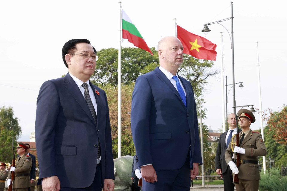 Chủ tịch Quốc hội Bulgaria Rosen Zhelyazko cùng dự với Chủ tịch Quốc hội Vương Đình Huệ. (Ảnh: Doãn Tấn/TTXVN)
