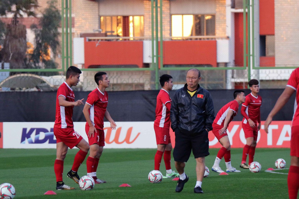 Thầy Park theo dõi rất kỹ khi học trò thực hiện chiến thuật mà ông đưa ra. (Nguồn: VFF)