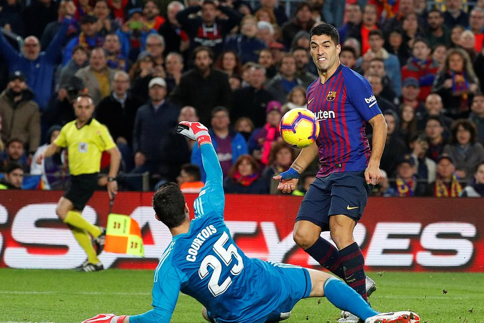 ...và chỉ chưa đầy 10 phút sau anh hoàn tất cú hat-trick ở trận đấu này.