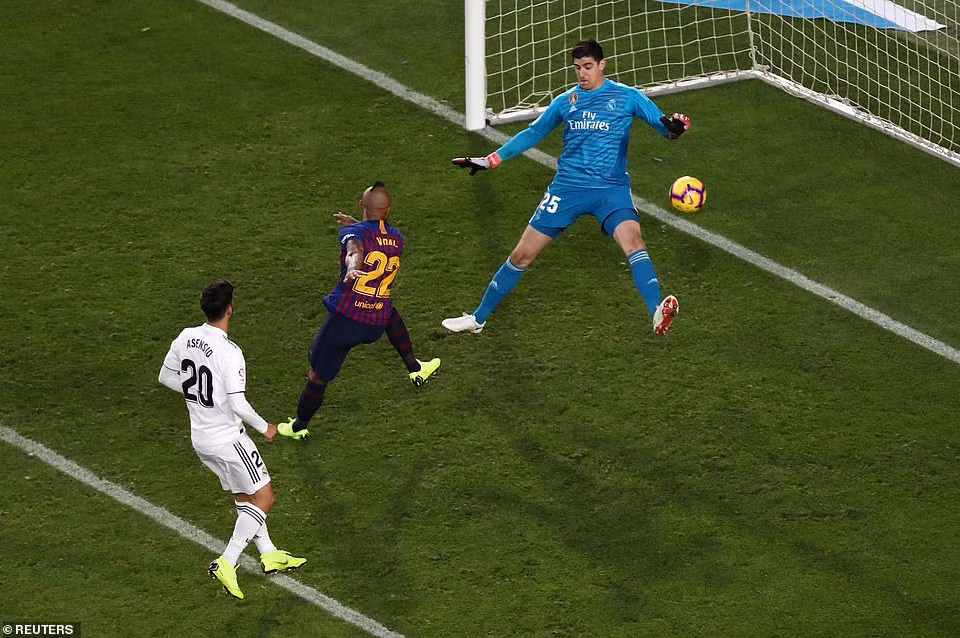 Đến phút 87, Arturo Vidal ấn định chiến thắng hủy diệt 5-1 cho Barcelona.