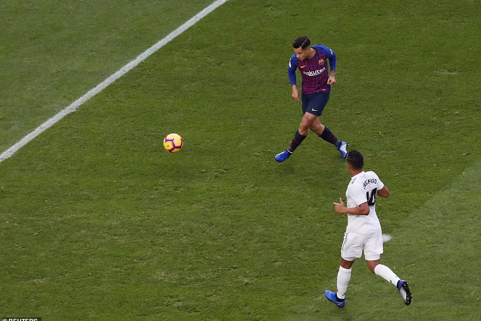 Philippe Coutinho mở tỷ số cho Barcelona ở ngay phút 11.