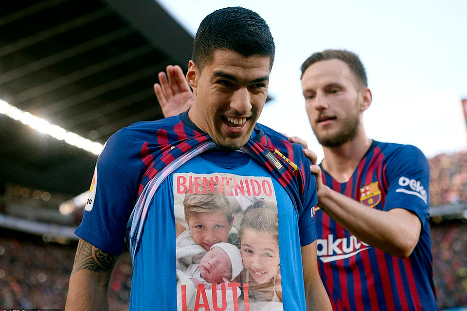 Luis Surez chính là ngôi sao sáng nhất ở trận này khi lập một hat-trick.