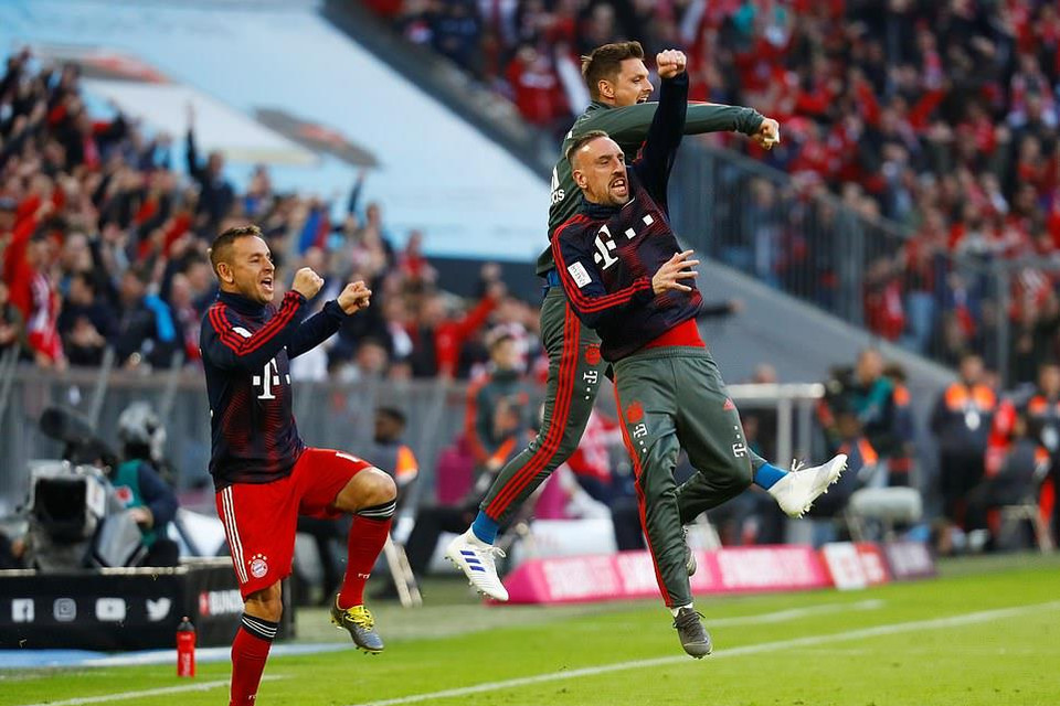 Niềm vui của các cầu thủ dự bị Bayern Munich.