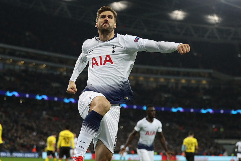 ...Fernando Llorente ghi bàn ấn định chiến thắng đậm 3-0 cho Tottenham.
