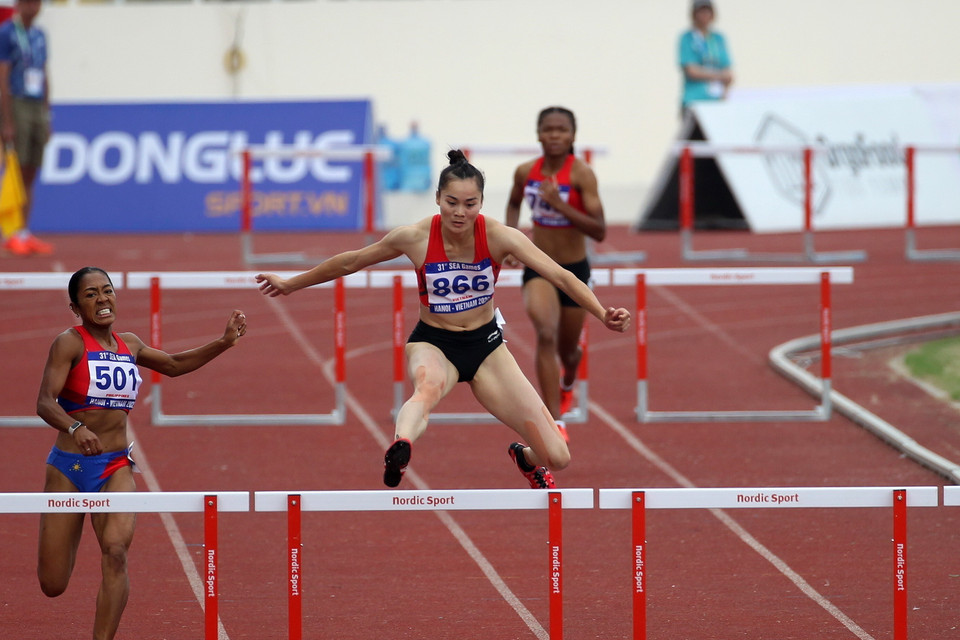 Quách Thị Lan (866) thực hiện vòng chạy 400m rào nữ. (Ảnh: Quang Hà/TTXVN)