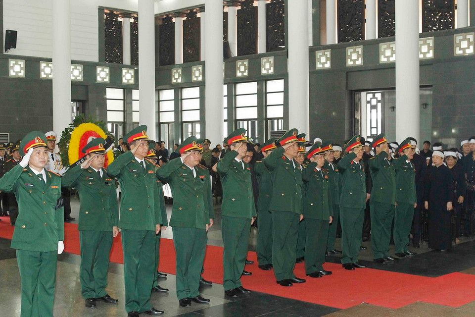 Đoàn Ban Quản lý Lăng Chủ tịch Hồ Chí Minh viếng Chủ tịch nước Trần Đại Quang. (Ảnh: TTXVN)