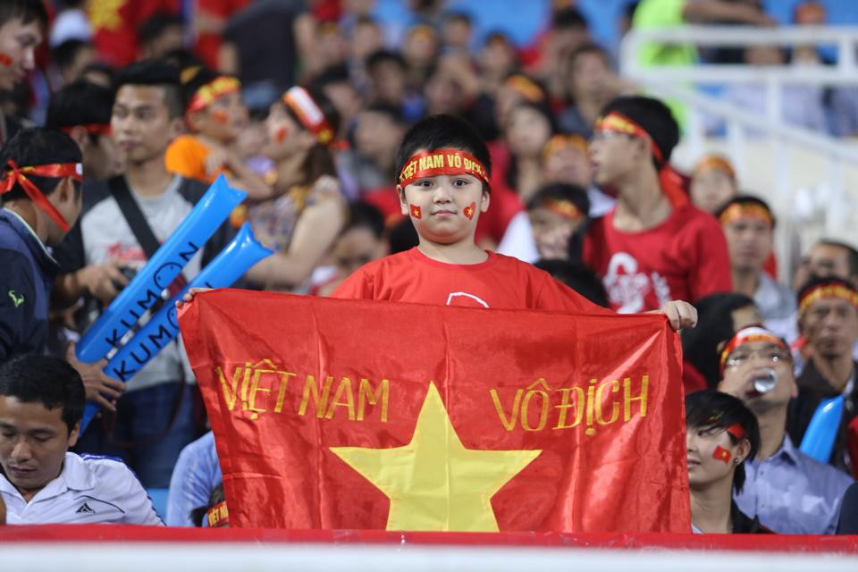 Một cổ động viên nhí của Việt Nam. (Ảnh: Minh Chiến/Vietnam+)