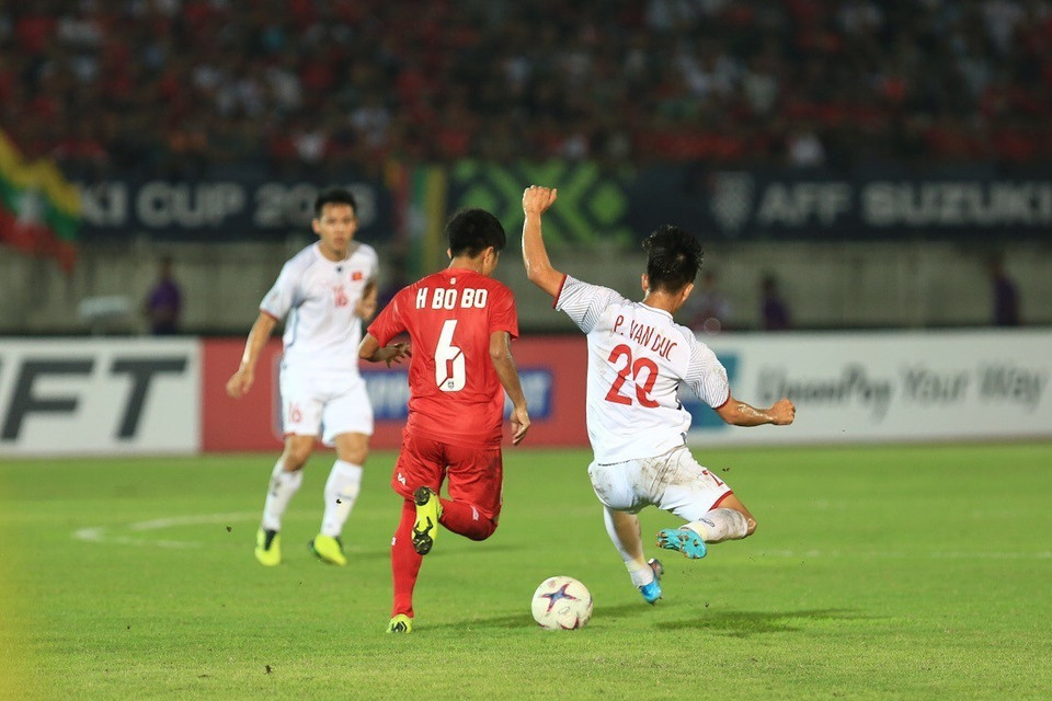 Pha truy cản của Văn Đức. (Ảnh: Trọng Đạt/TTXVN)